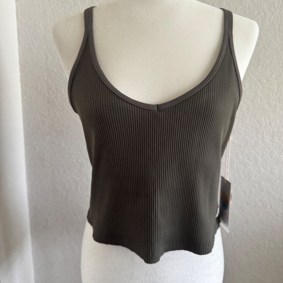 NWT Vuori Rib Crop Tank Ribbed Oregano Strappy Women's Size XL A - Picture 2 of 7